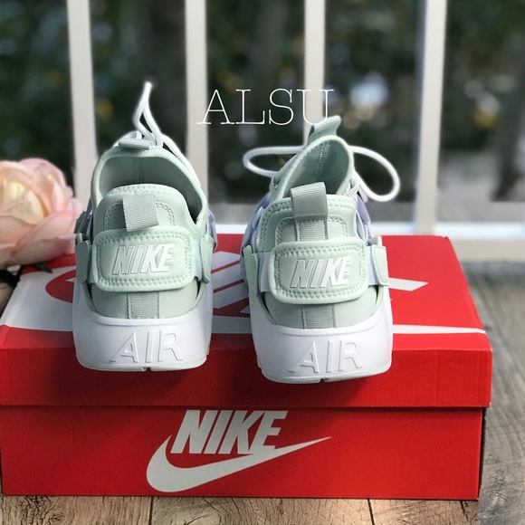 NWT Nike Air Huarache City Low Barely Grey White W - Picture 6 of 8